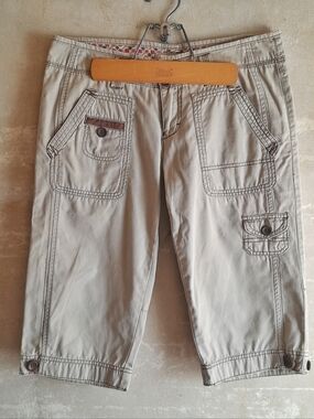 519a. tan vintage Maurices cotton low rise y2k cargo utility capris, 5/6